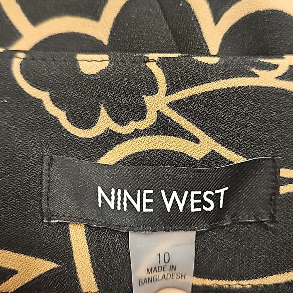 Nine West Skirt, Size 10, Black, Tan, Flowered, lining inside, Slit In Back - Picture 3 of 7